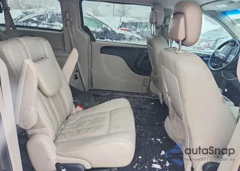 2013 Chrysler Town & Country Touring z USA, uszkodzony, nr VIN 2C4RC1BG8DR737537